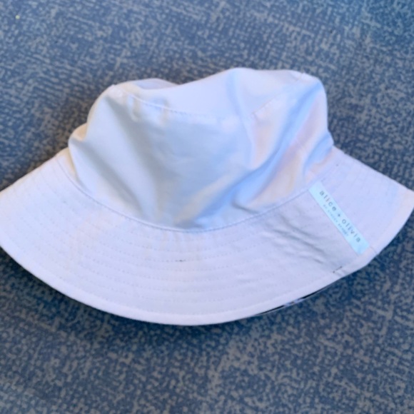 Alice + Olivia reversible bucket hat - Picture 3 of 4